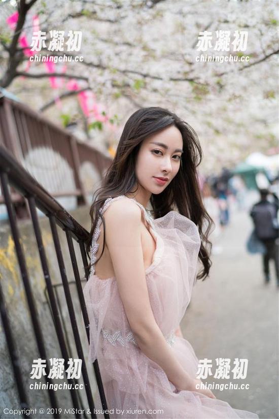 MiStar魅妍社 - 游泳池的女神？不！是陈思琪Art的泳衣写真集，更新比水流还快！