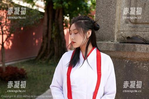 MiiTao蜜桃社 - 陆萱萱Cecilia办公室最新图册：在这里，真心只想放松，顺便摸鱼。