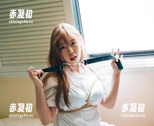 在Mozzi(모찌)的女仆写真世界里，角色扮演比你想得更有趣！