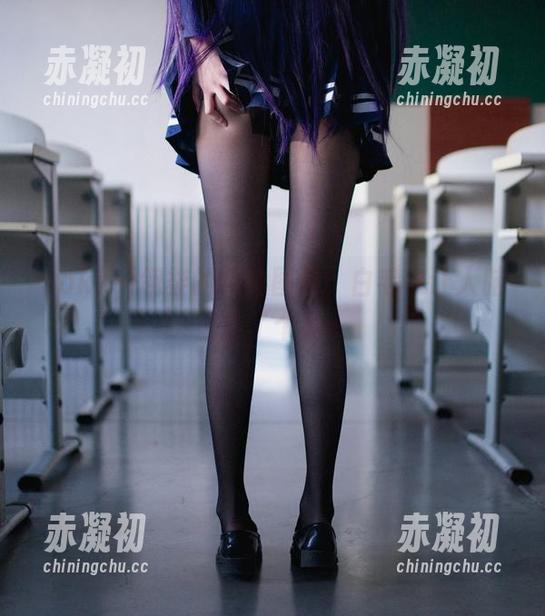 Sakiiii翎柒的精选图集，白毛衣让人脑里打了个转。