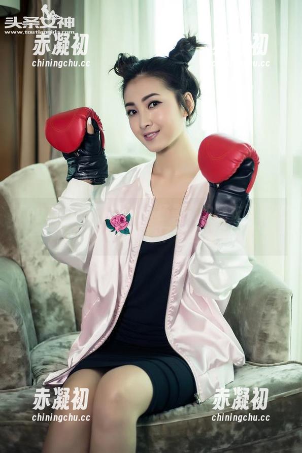 TouTiao头条女神 - 杨曼妮的睡衣写真集——高清版，保证看了让你夜不能寐！
