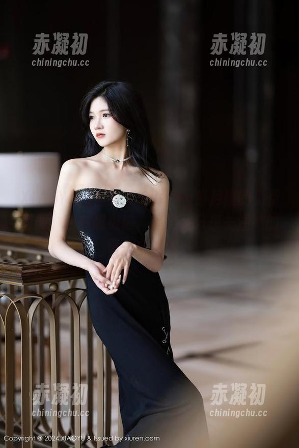 XIAOYU语画界 - Cherry绯月樱的免费图册，秘书超级忙，但是我只想关注她的每一个动作。