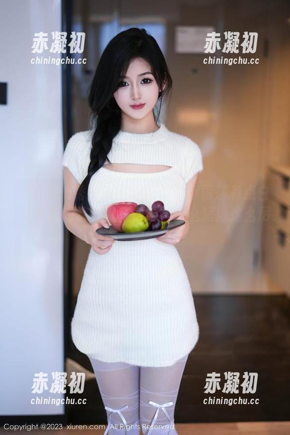 Xiuren秀人网 - 终于等到伊丽莎有点白的最新短裤图片，话说，怎么短得这么厉害？