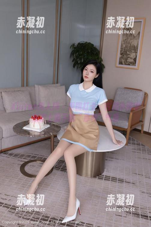 Xiuren秀人网 - 原图打卡：古月小同学在护士服下的“那种”气质