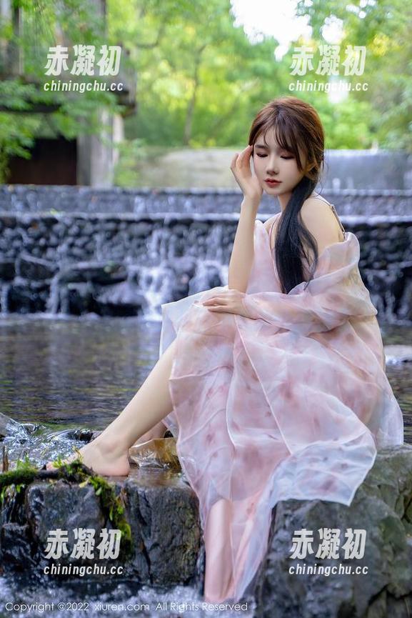Xiuren秀人网 - 粉色写真，和小橘子orange聊聊那些看不见的小想法。