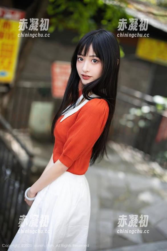 Xiuren秀人网 - 小蛮妖_honey的奶牛美图，怎么这么治愈！分享给你们！