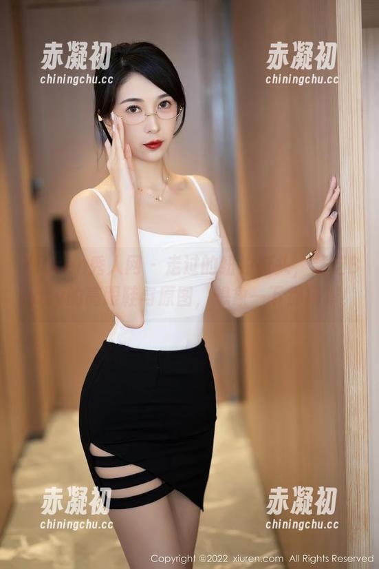 Xiuren秀人网 - 走过的纽约街头，芝芝Booty的高跟鞋与原图，想象一下那场景！