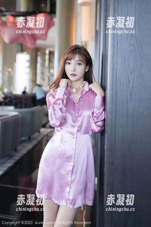 Xiuren秀人网 - 趁热拿铁latte的校园甜点合集：橙黄的落叶与梦中访客