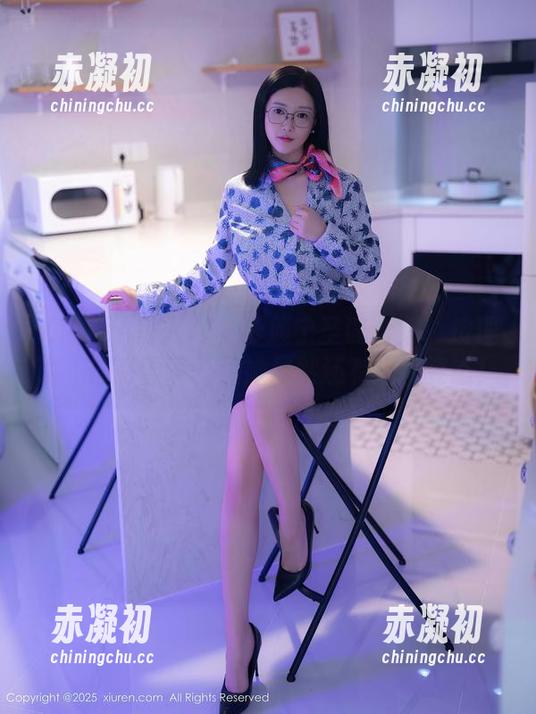 Xiuren秀人网 - 静颜宁圣诞合集：按理说，该有雪啊，但她居然还有这种姿态！