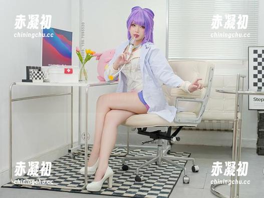 私拍就在这里，ZinieQ的皮衣，让人想多看一眼…