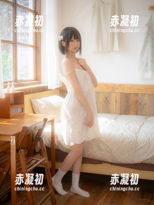 看完nagisa魔物喵红裙的图包，我的审美又被一次刷新了，怎么可能这么会穿？