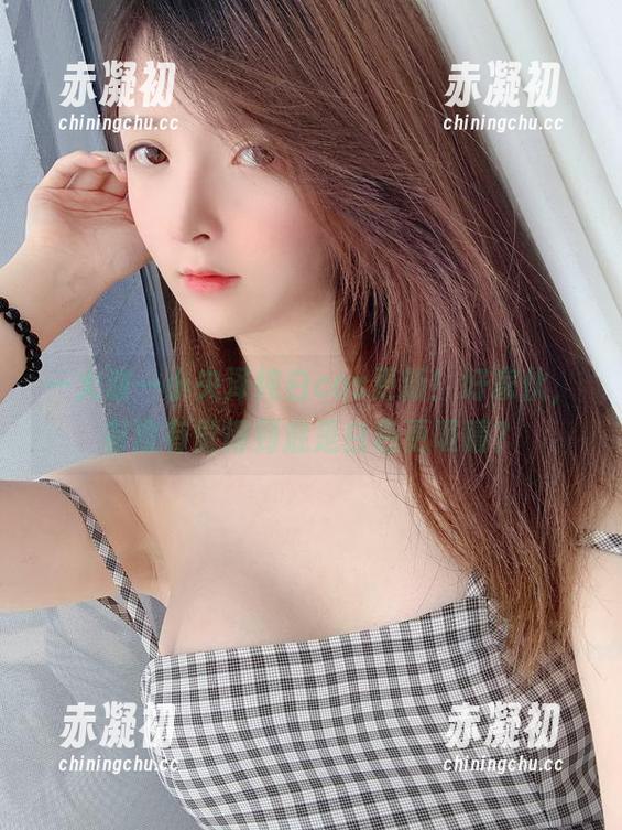一大波一小央泽纯白cos更新！好家伙，有没有觉得到底是白色更吸睛？