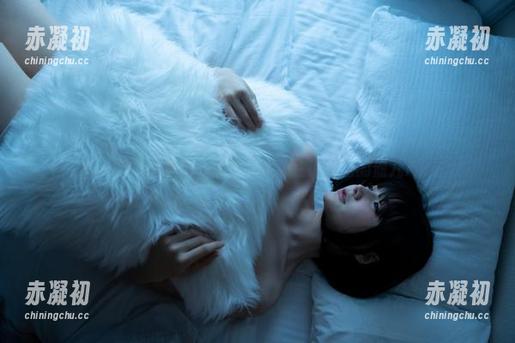 黑贞水着随意秀：无圣光也能性感翻倍的仙九Airi
