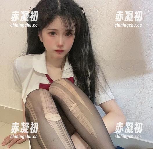原图就这气场，倦倦喵学妹是自动索取关注吗？那cos是情不自禁吗？