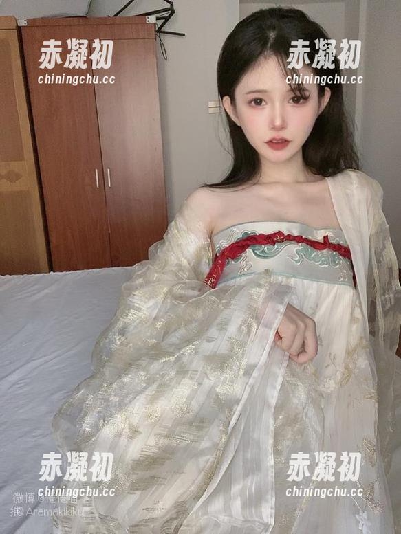 倦倦喵在浴缸的奇幻时光：原图与壁纸的逆袭挑战