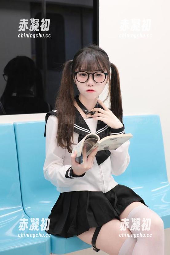 找到可可小白兔的免费图包，体操服少女也太会撩了吧！