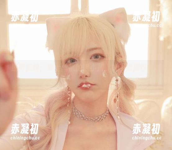 原图飘逸：穿上丝袜的啾小妍，能不能别这样魔性