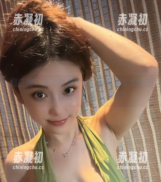 微密圈 - 奶雯白裙写真，最新款的清新气息，你说我可以不关注吗？