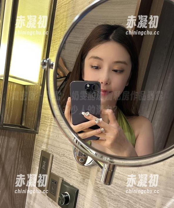 微密圈 - 冷静，奶雯的瑜伽私房作品暴露了多少人的潜力？
