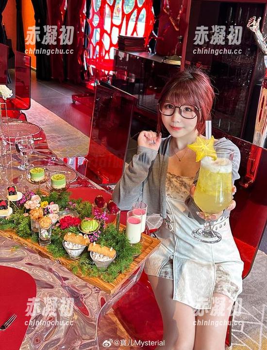 宝儿mysterial的礼服合集，穿上它们，感觉自己是个烘焙师，随时准备“出炉”！