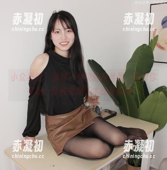 小众视觉 - 免费！悦悦的灰丝照，看到你会想：这究竟是艺术还是捉弄？