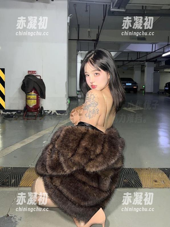 微密圈 - 每个角度都显得迷人！小优优子最新写真，粉色吊带裙的魅力难挡。