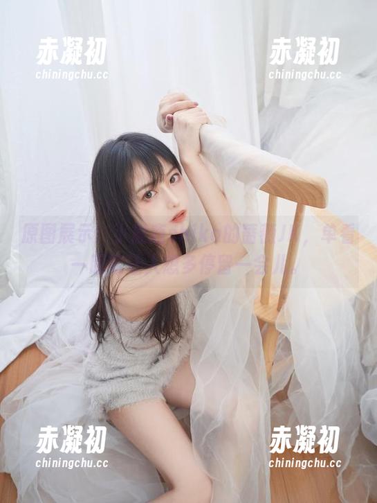 原图展示：小鹿鹿shika的蔷薇JK，单看一眼就让人想多停留一会儿。