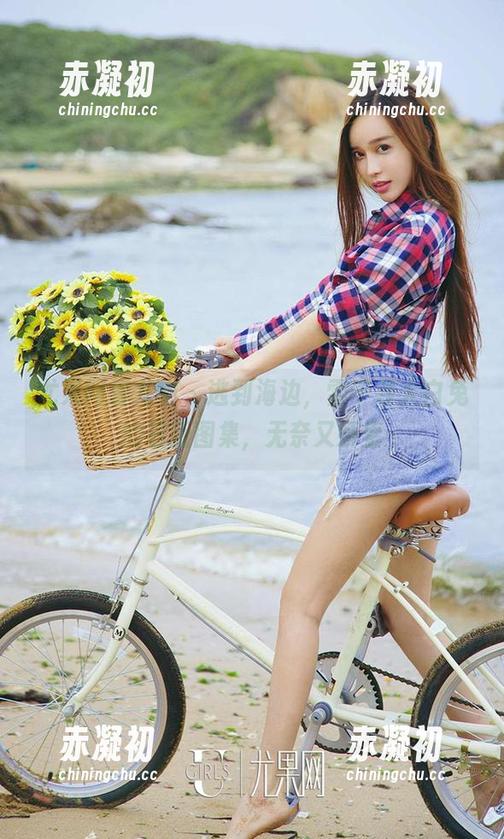 尤果网爱尤物 - 逃到海边，雪千寻大白兔的最新图集，无奈又娇羞
