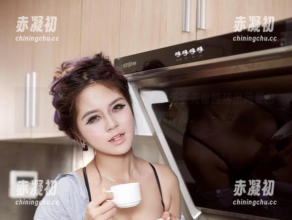 尤物馆 - 一个女人和她的皮衣，无圣光也能活出风采的FoxYini孟狐狸作品。