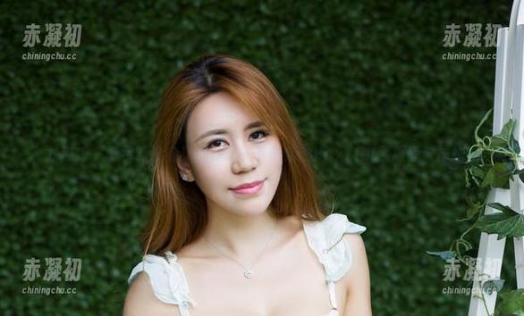 尤物馆 - 暗示？没有！就分享一下最新的FoxYini孟狐狸与妹妹！
