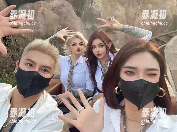 微密圈 - 这一季的必备单品，白丝由希希Gina担纲主演，拍得那叫一个好！原图请自取，图集直接查收！