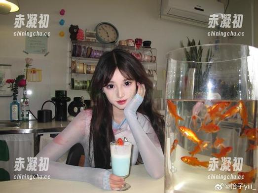 看！怡子yiii网袜私拍，这不是我想的那个词吗？