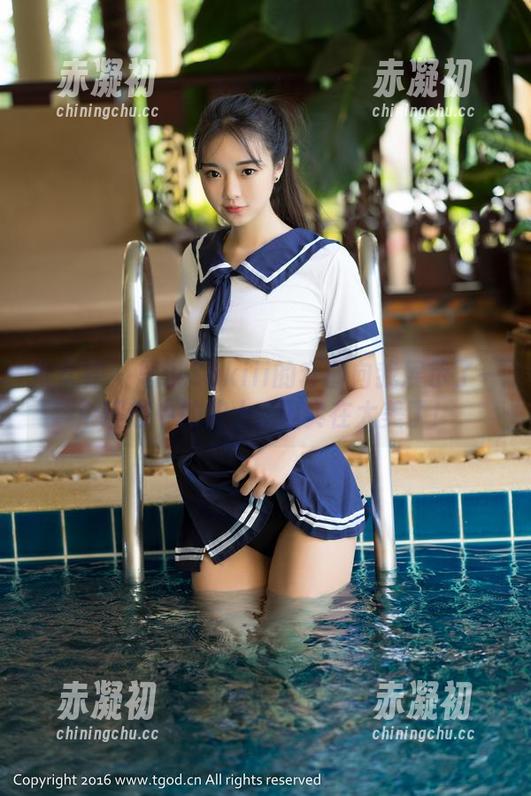 推女神 - 思淇Sukiii的套图向我展示了一个理想中的护士...但实在太美了！