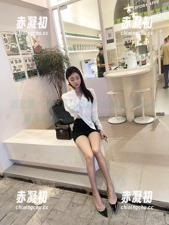 微密圈 - 是小逗逗和她的连体衣，原图就像发现新大陆，更新后更有新意！