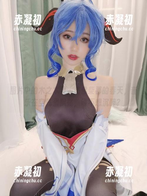 图片中的木之本果，仿佛柴郡的春天，音乐在空气里飘荡，谁不想沉醉？