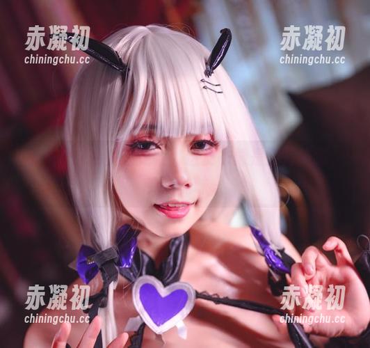末夜787的美图更新：这皮衣像是要开趴啊，真有韵味～