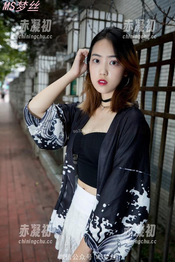 梦丝女神 - 夏素的图集分享：妙龄少女的雅致之旅，快来瞧瞧这到底是怎样的少女时代！