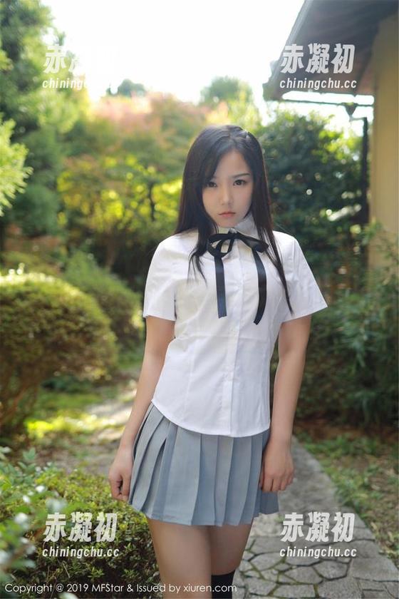 模范学院 - Yuli黄佳丽泳衣作品集，透露一点：她倒是很懂自己适合什么，分享这个没毛病！
