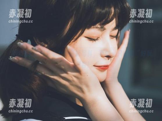 河豚抚子的红衣小女仆最新写真，真的，只能用“好玩”形容！