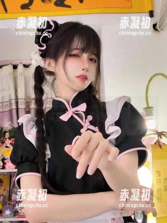 狐玖玖的吊带写真集：谁还有臀部这样可以穿吊带的资格呀？