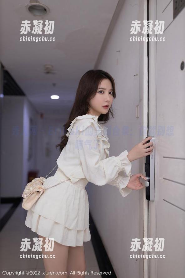 秀人网 - Erikaki的美腿合集：你就别想喘气了！