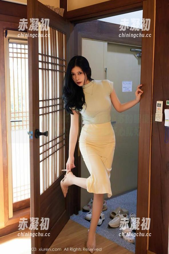 秀人网 - 在线探访YOYO苏小苏的眼镜美图：不怕众人眼光，我开心就好