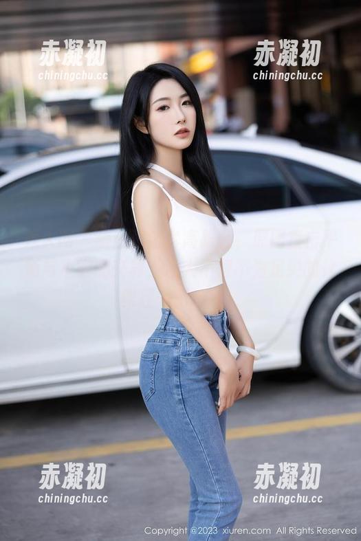 秀人网 - 萌白酱全套高跟鞋，原图直击平衡与不安的交界，让人不得不为足尖的优雅捏一把冷汗。