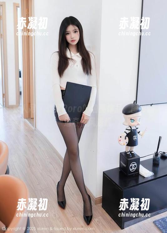 秀人网 - 软软Roro的油亮作品，图库的一道奇特风景线