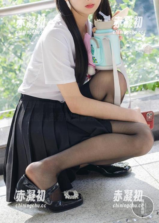 稚乖画册 - 最新Lolita套图更新，夜夜的身影总能让我有种想要逃离现实的冲动。