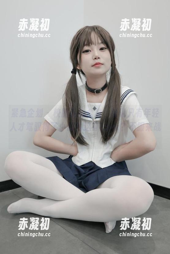 紧急企划-小恩 紧急企划 - 校服私拍合集,谁说只有年轻人才驾驭得了小恩的这身Look?不服来战!