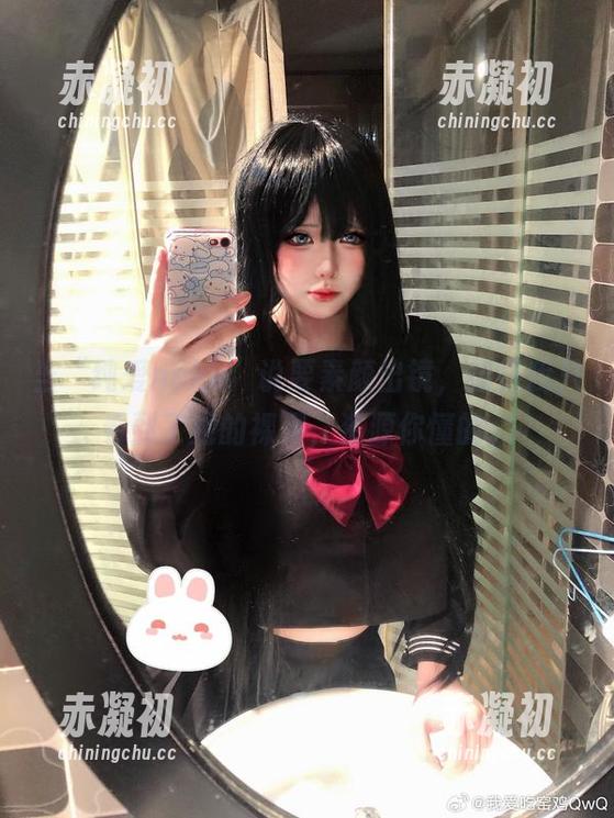 当“纯爱neko”说要素颜出镜，结果我只看到了她的裸足，资源你懂的。