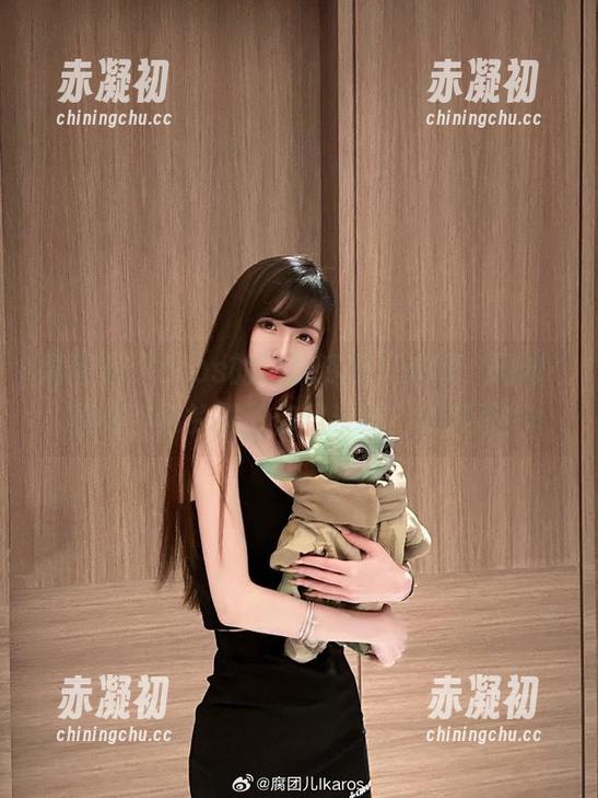 腐团儿Ikaros的最新资源又来撩，玛修·基列莱特的样子你见过吗？侧颜杀！