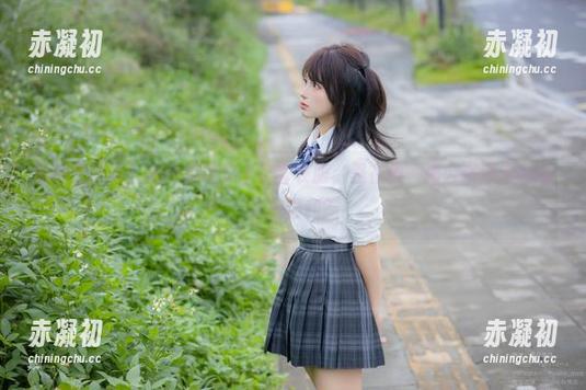 高中生cos？荒井喵喵穿上这套衣服，是在做一场公演还是送给谁的福利？