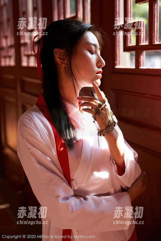 蜜桃社 - 美绪最新写真集，女友其实就是你最爱的自己。